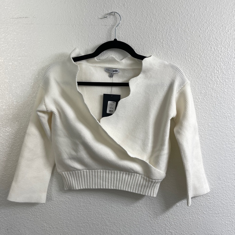 BIN#11 - FASHION NOVA Women’s XS White Cropped Sweater - Picture 7 of 13